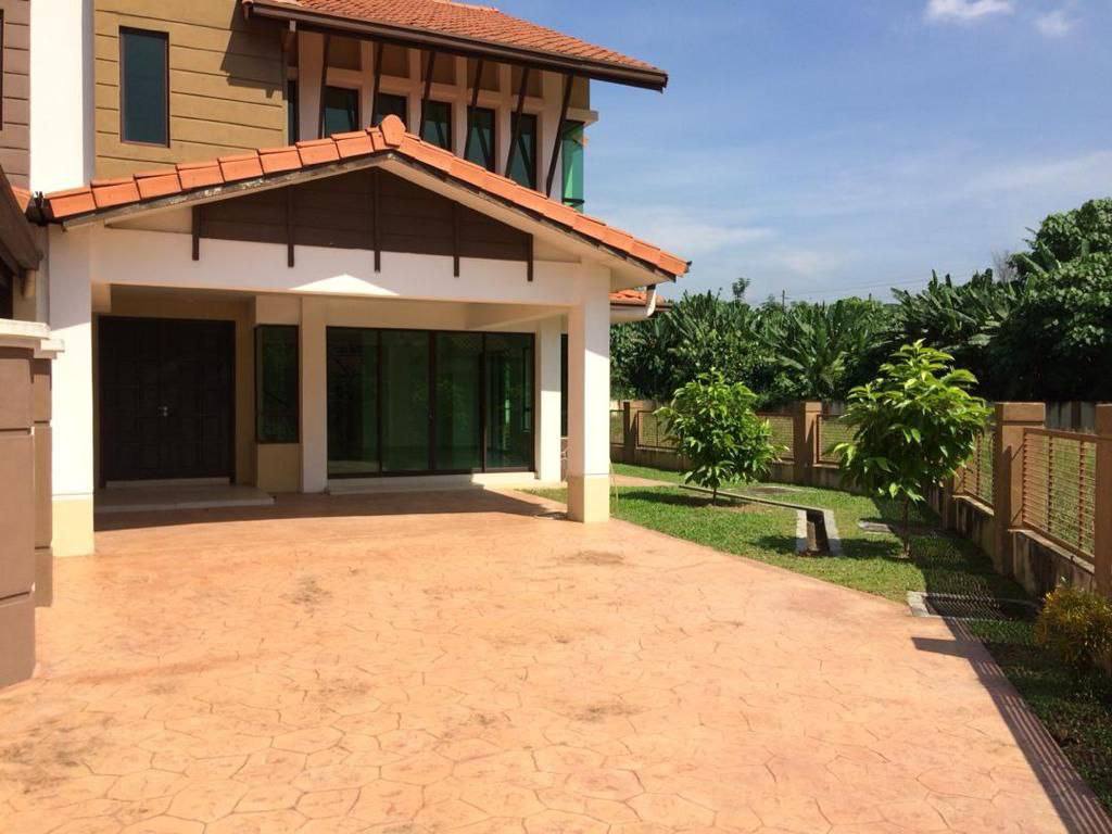 Double Storey Endlot  KAJANG COUNTRY HEIGHT SEMI