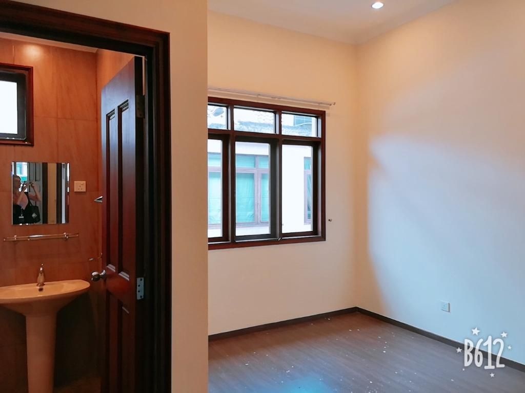 Freehold, 2 storey Semi-D House in Beverly Heights - photo 7