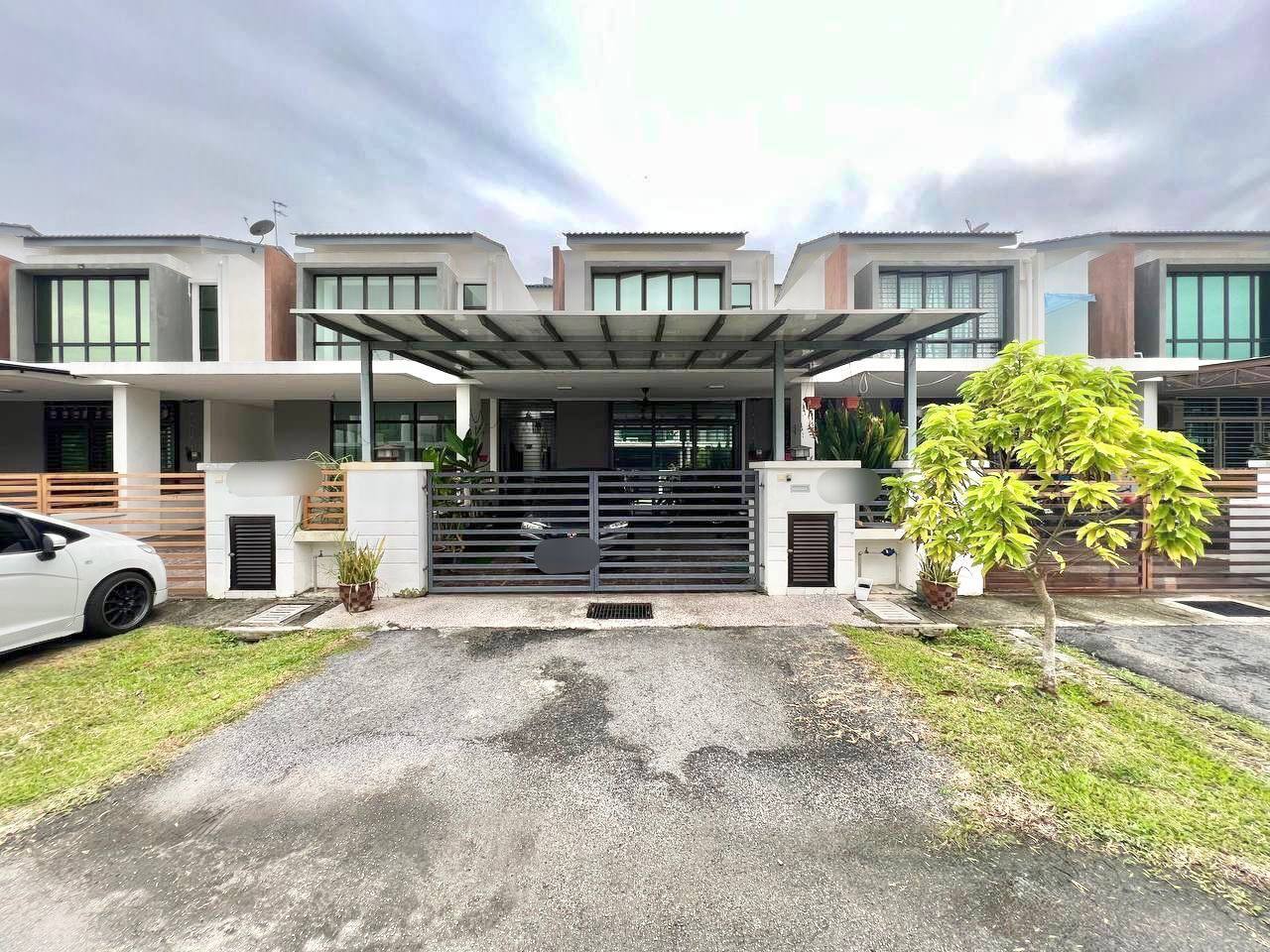 Renovated 2 Storey Terrace Fasa 2  Saujana KLIA Se
