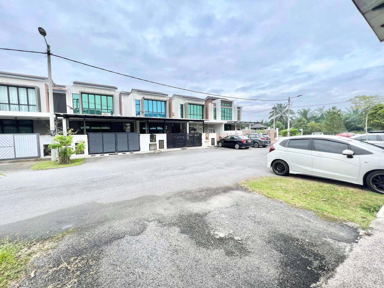 Renovated 2 Storey Terrace Fasa 2  Saujana KLIA Se - photo 3