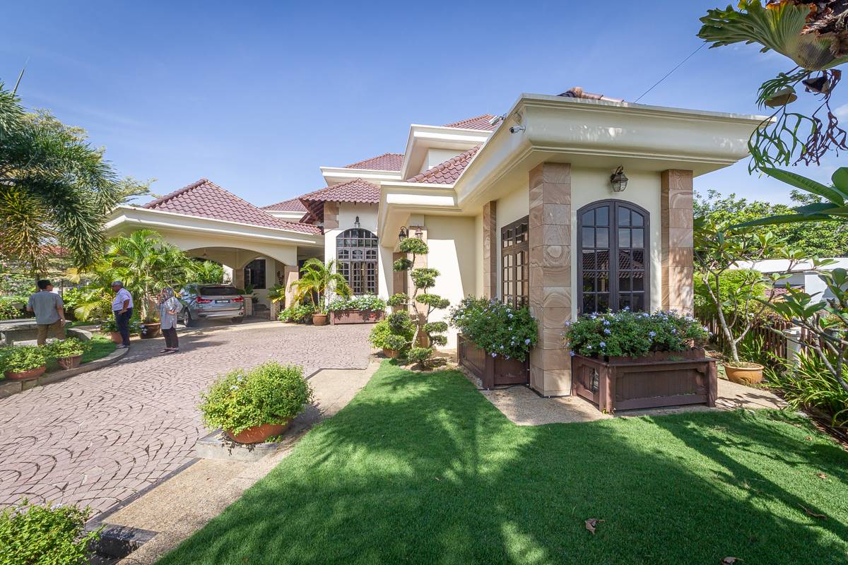 Double Storey Bungalow House,