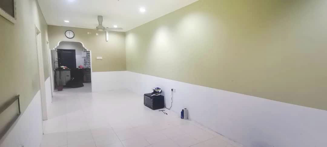 TERES SETINGKAT INTERMEDIATE BUKIT RANGIN PERDANA 1 KUANTAN (RENOVATED) TANAH BELAKANG LUAS - photo 2