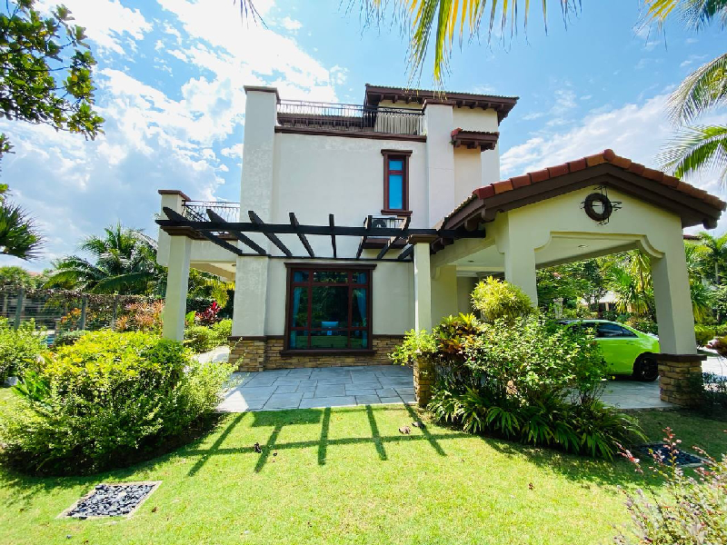 3-Storey Spanish Themed Bungalow - photo 4
