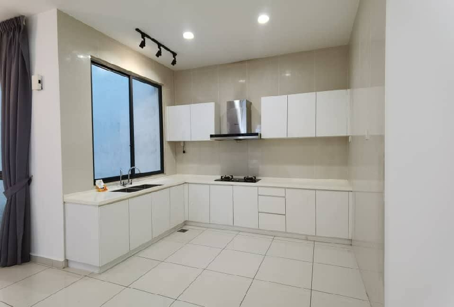 3.5 Storey superlink house Empire Residence Bandar Damansara Perdana - photo 2