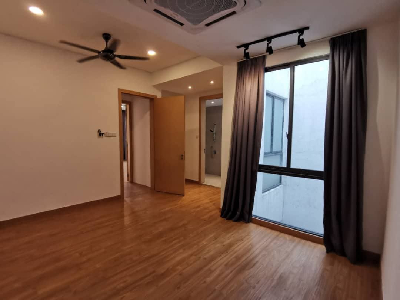 3.5 Storey superlink house Empire Residence Bandar Damansara Perdana - photo 8