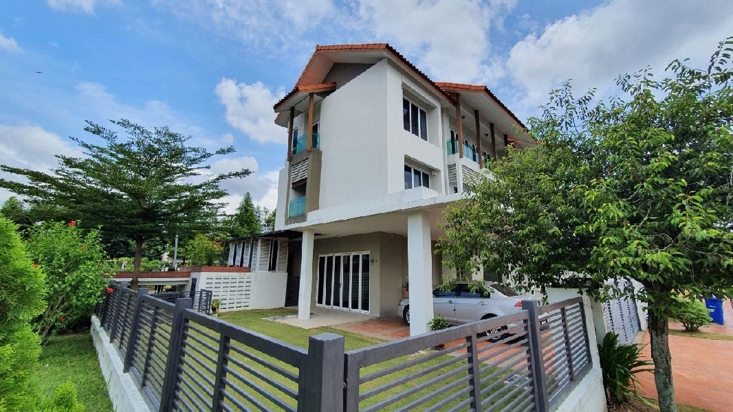 3-Storey Superlink Corner Lot @ Temasya Citra, Glenmarie - photo 2