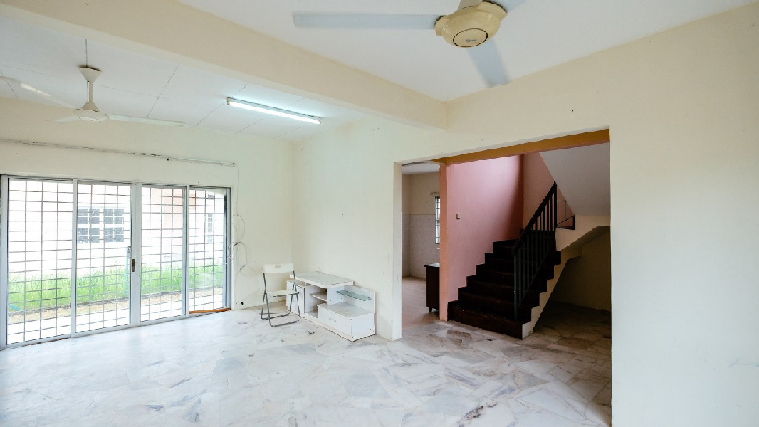 BUNGALOW CORNER LOT DOUBLE STOREYSEPANG NEAR GOLD COAST - photo 2