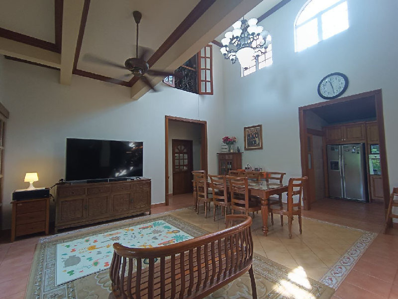 9 ROOMS CORNER LOT BUNGALOW WITH EXTRA LAND SPACE ON THE SIDE - photo 8
