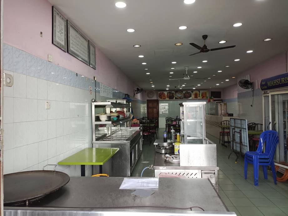 Ground Floor Shoplot Bayu Perdana Facing Main Road - photo 2