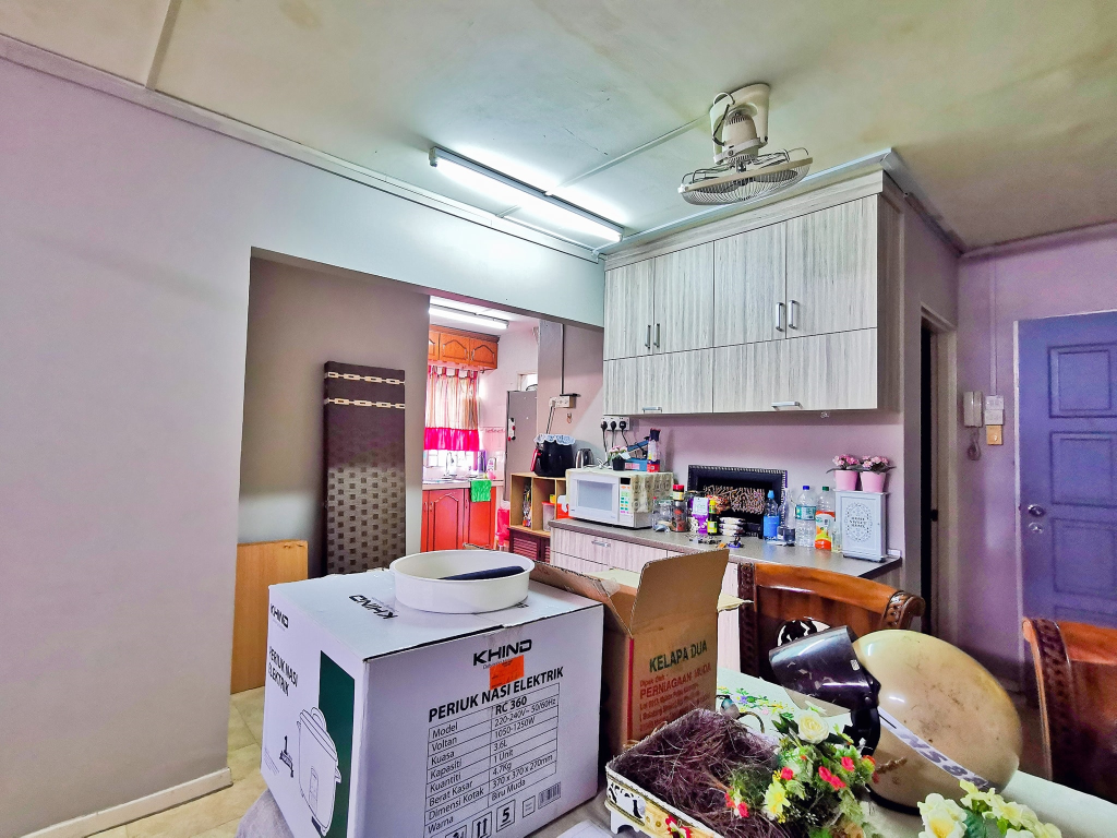 RENOVATED CORNER Ketumbar Heights Condo Taman Cher - photo 3