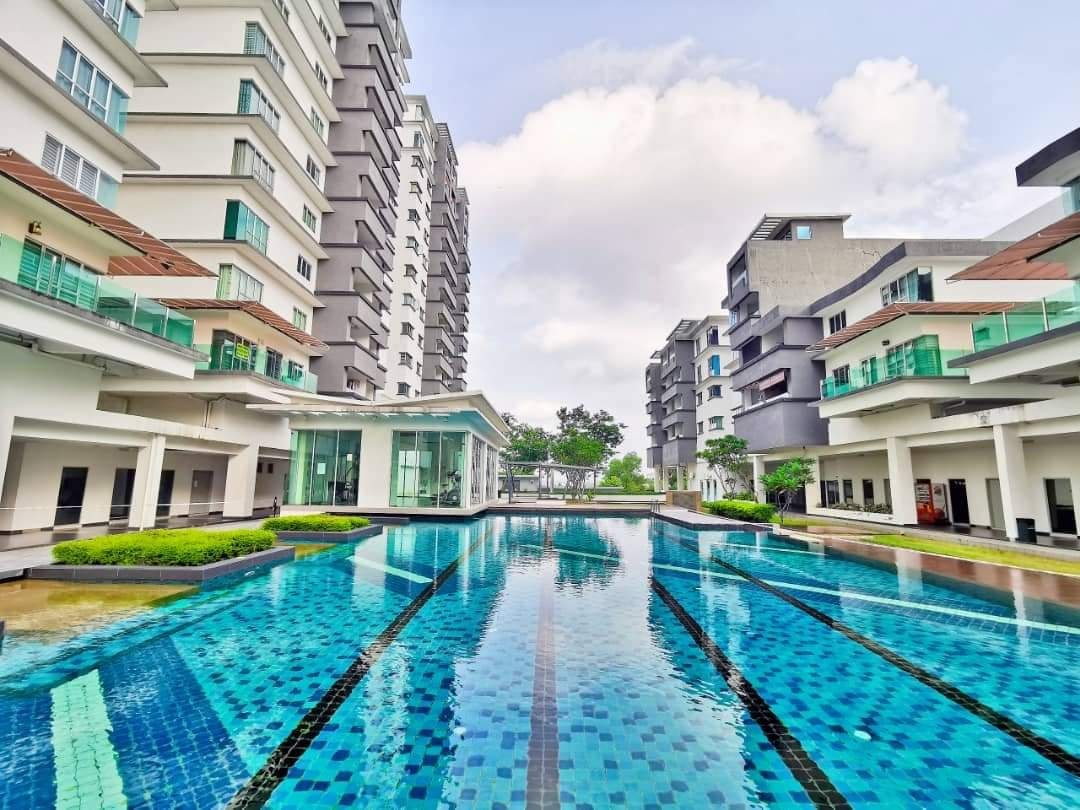 BIG UNIT FULLY FURNISHED  Tiara Parkhomes Condo Bu - photo 2