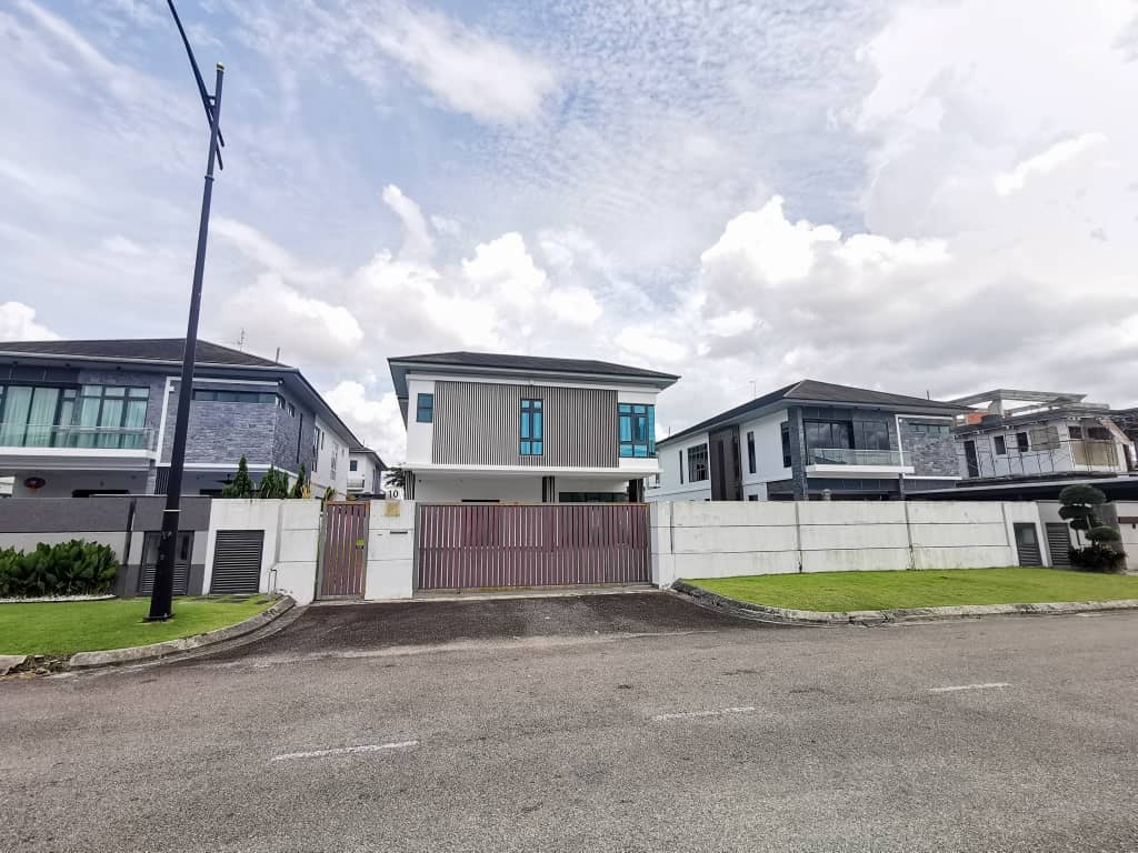 LUXURIOUS Double Storey House Bungalow Setia Tropi