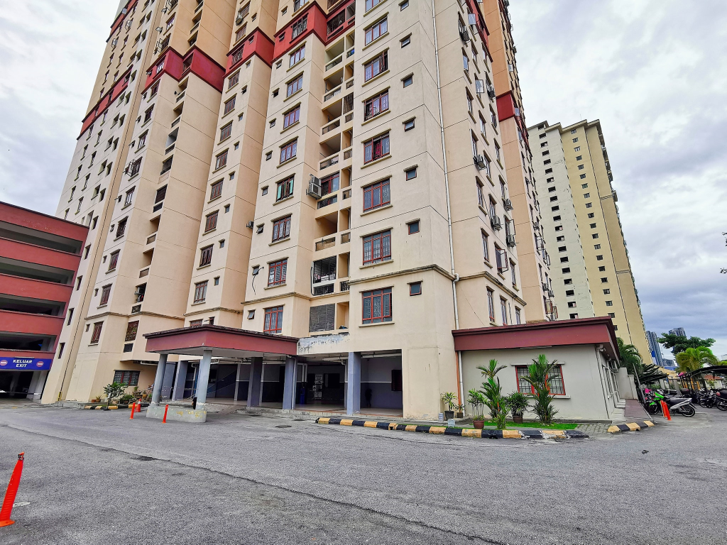 CORNER UNIT  Pangsapuri Permai Putera  Taman Dato