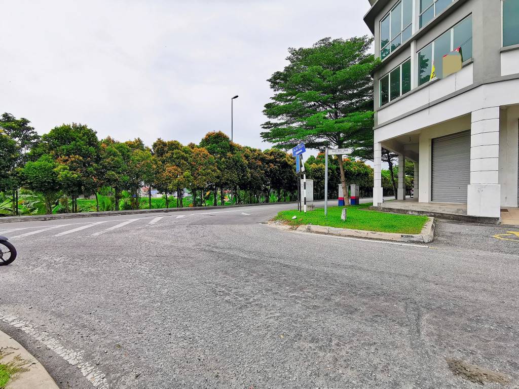 PRIME LOCATION BRAND NEW 3 Storey Shop Office Tama - photo 2