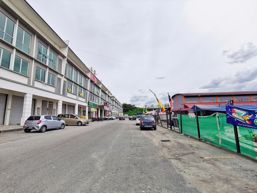 PRIME LOCATION BRAND NEW 3 Storey Shop Office Tama - photo 3