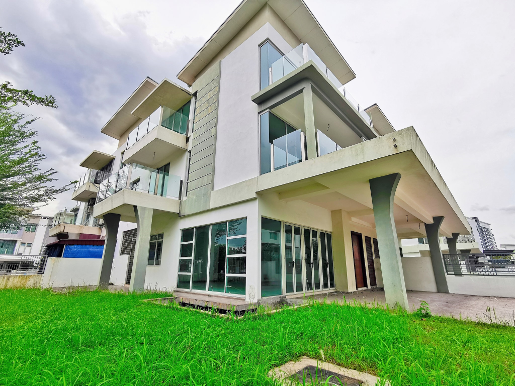CORNER LOT BRAND NEW  3 STOREY Semi D Amanria Resi - photo 2