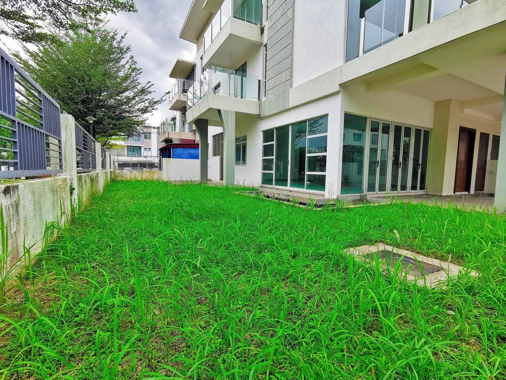 CORNER LOT BRAND NEW  3 STOREY Semi D Amanria Resi - photo 3