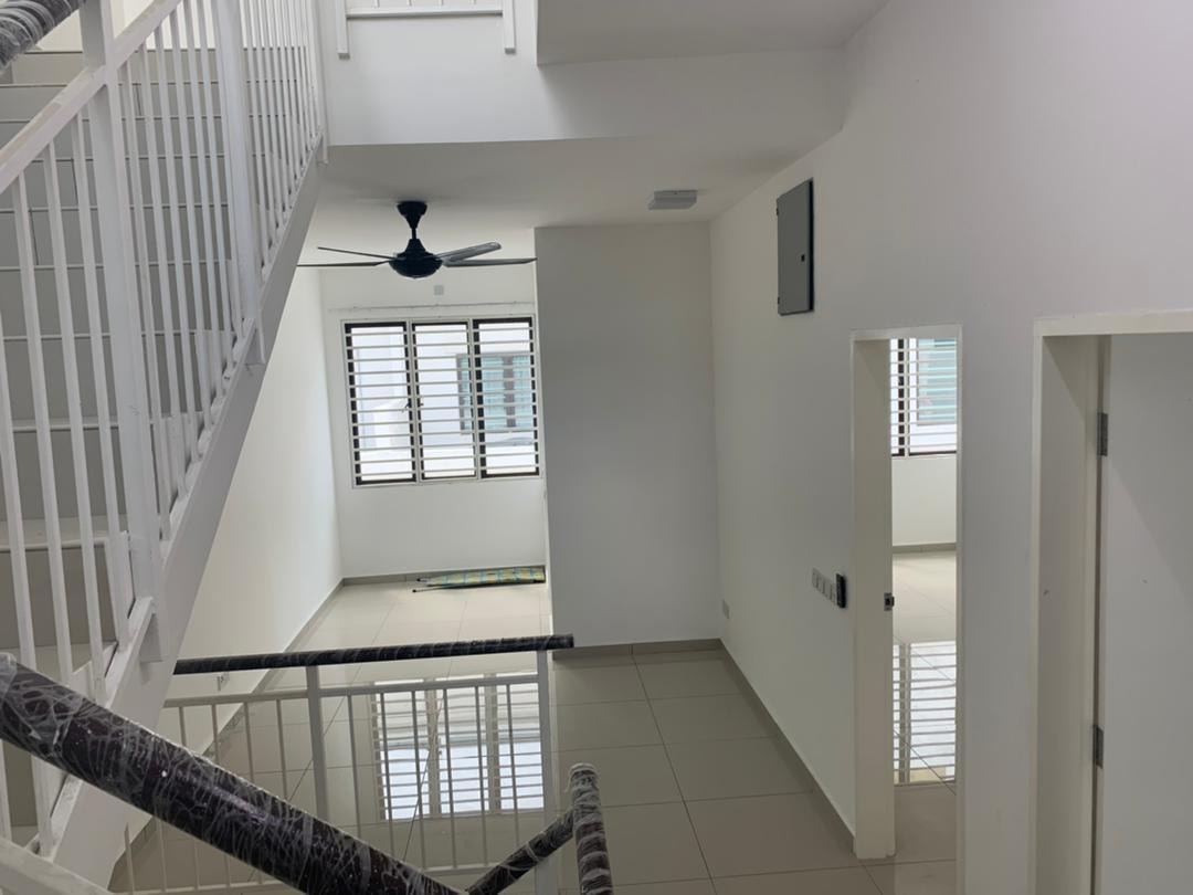 BRAND NEW 3 Storey Terrace House Setia Alam - photo 2