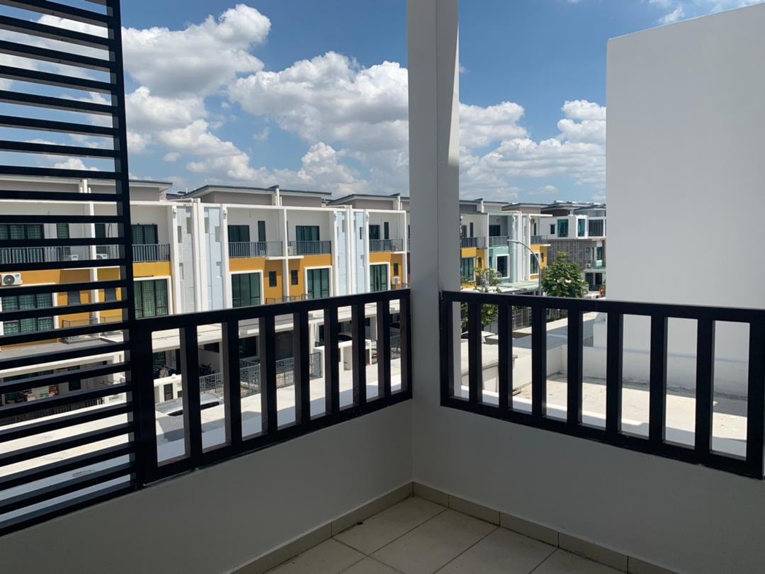 BRAND NEW 3 Storey Terrace House Setia Alam - photo 13