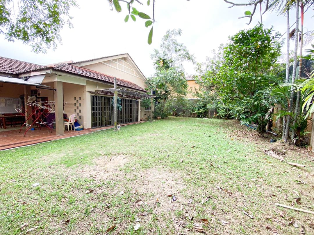 RENOVATED Corner Lot Single Storey Semi-D Taman De - photo 2