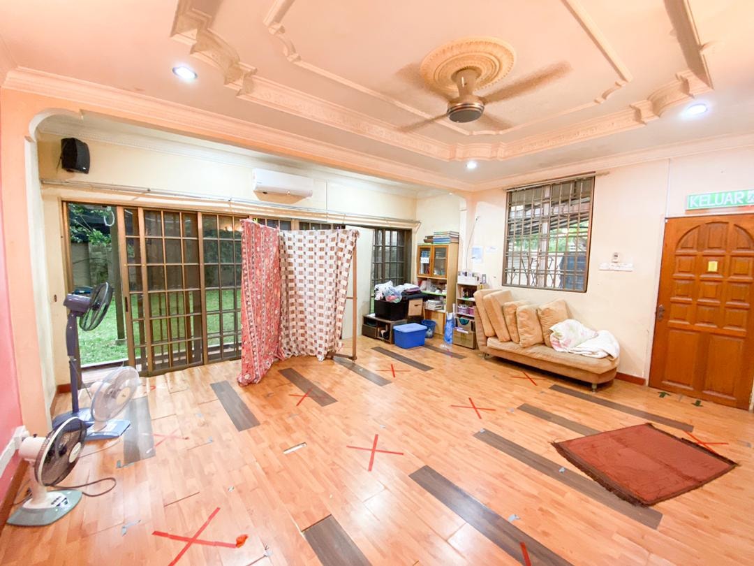 RENOVATED Corner Lot Single Storey Semi-D Taman De - photo 3