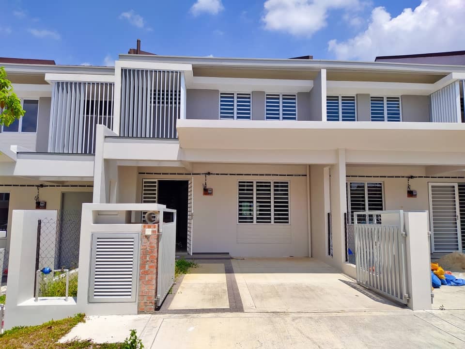 FREEHOLD Double Storey Terrace  Greenwoods Salak P
