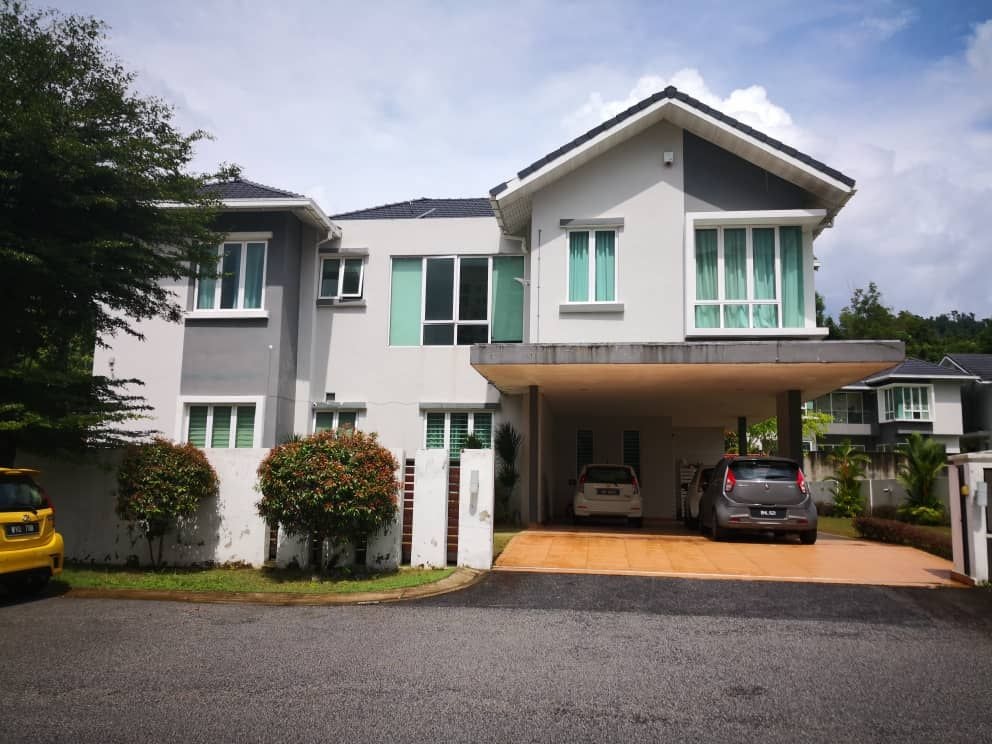 SPACIOUS LAND Area with Swimming Pool Bungalow