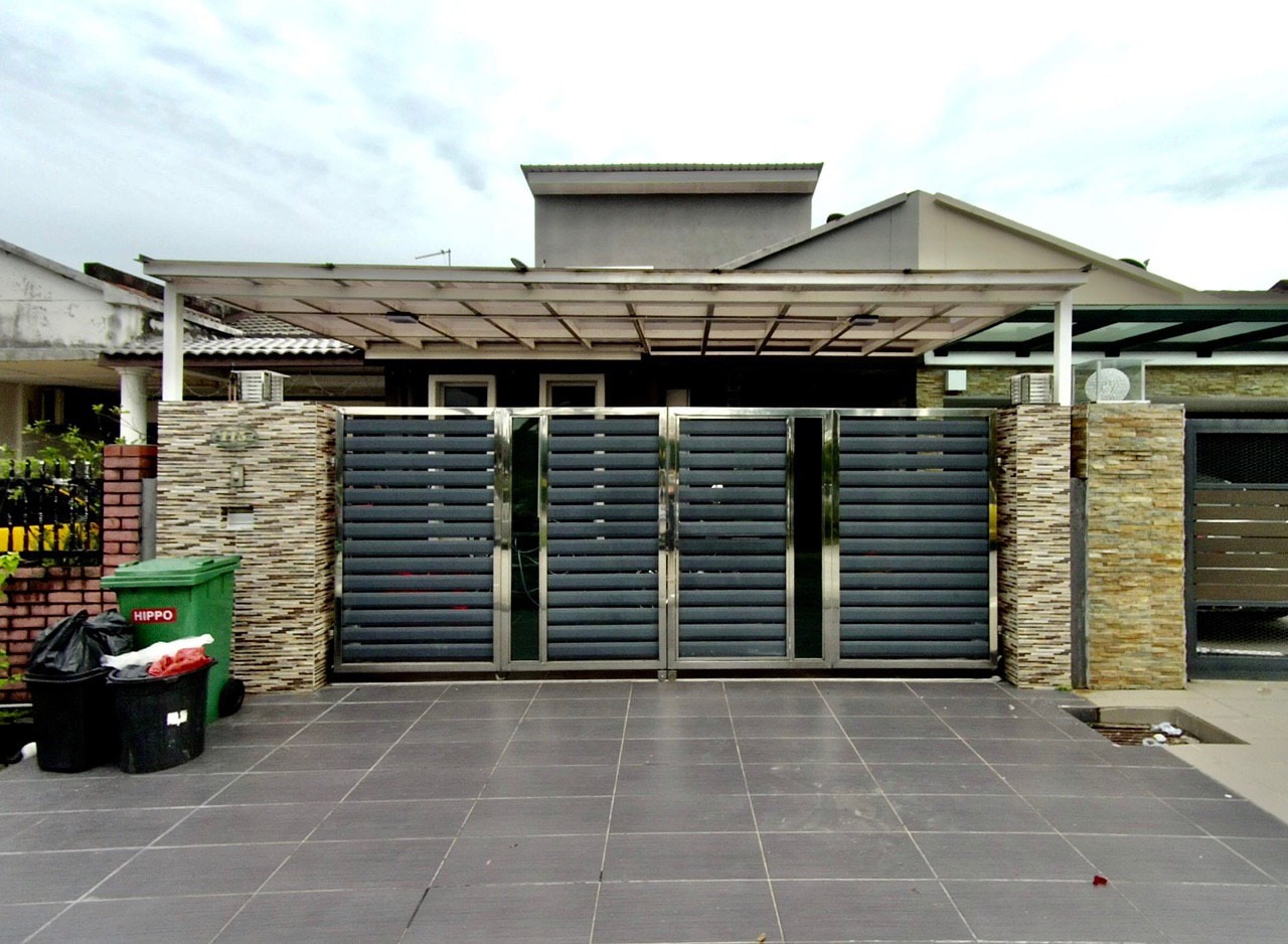 RENOVATED Double Storey Terrace Taman Kinrara - photo 1