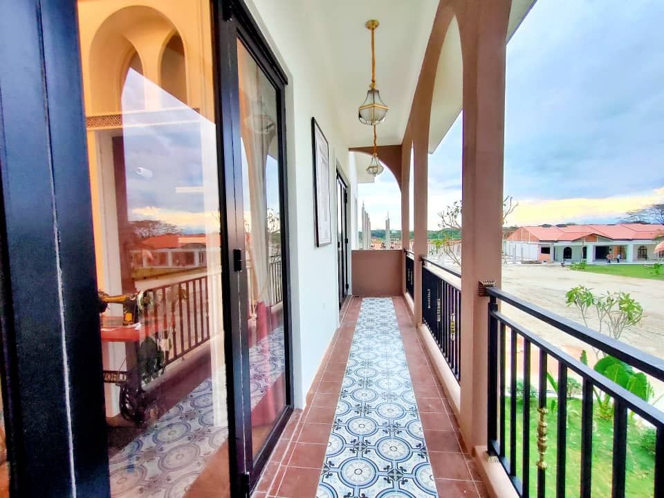 STRATEGIC LOCATION NEW HOUSE EUROPE STYLE SPANISH