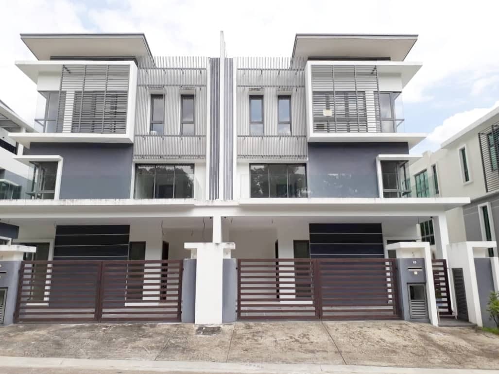 FACING OPEN 3 Storey Semi D  Bukit Serdang Type