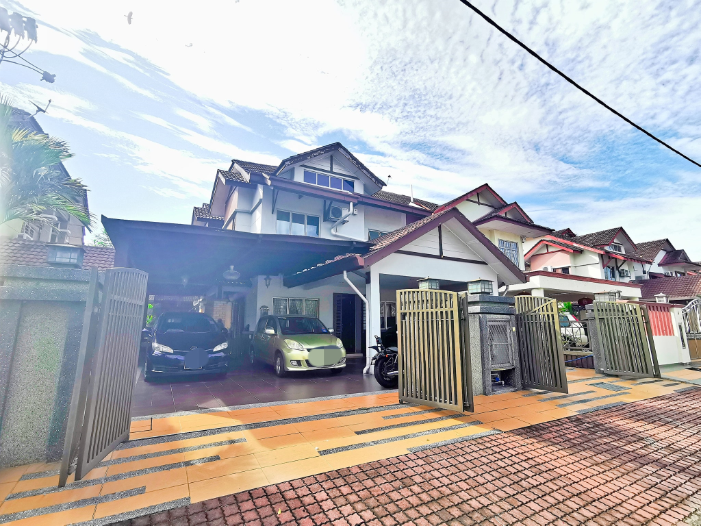 FULLY RENOVATED  EXTENDED Semi D Bandar Bukit Puc - photo 1