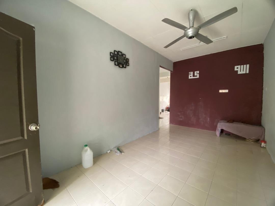 CHEAPEST Single Storey Terrace Taman Langat Utama - photo 4
