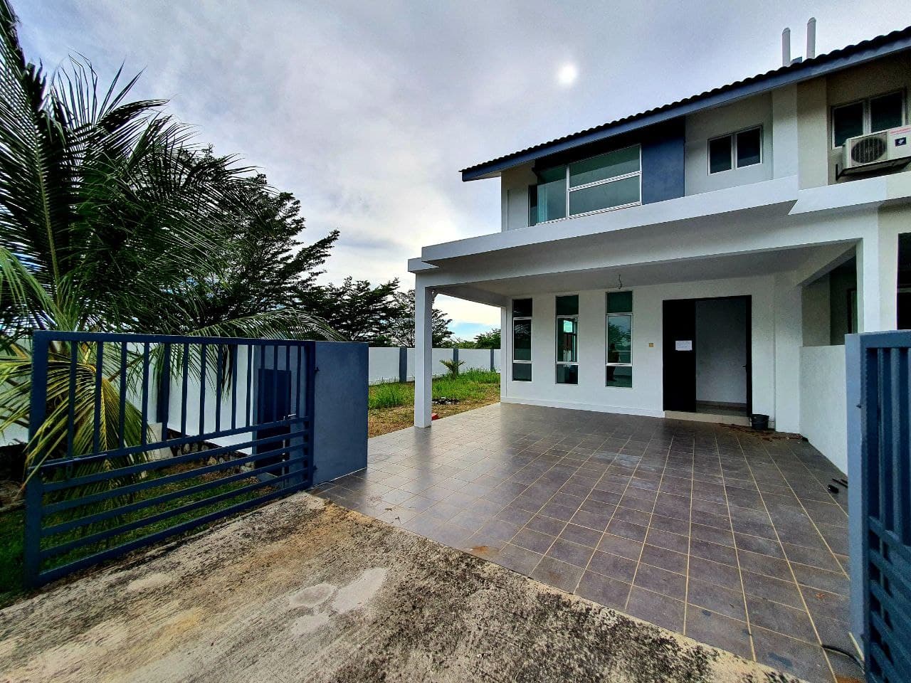CORNER LOT Double Storey Terrace Bangi Avenue - photo 1