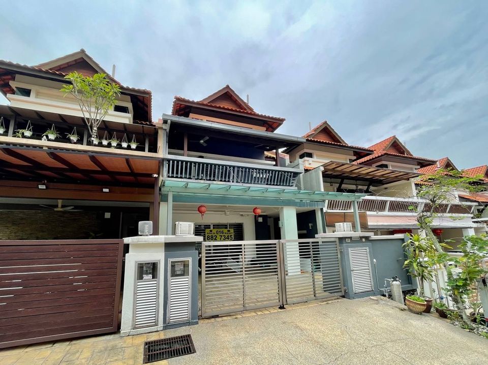 RENOVATED Double And Half Storey The Peak