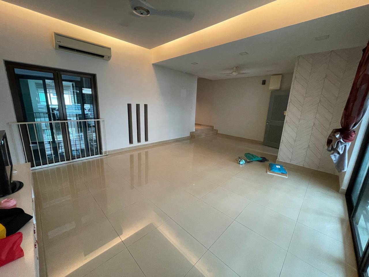 RENOVATED Double And Half Storey The Peak - photo 2