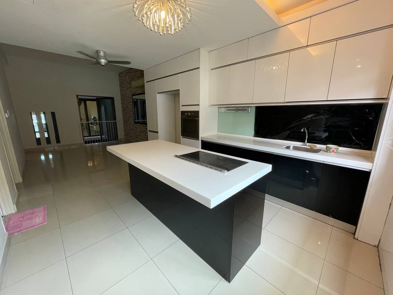 RENOVATED Double And Half Storey The Peak - photo 4