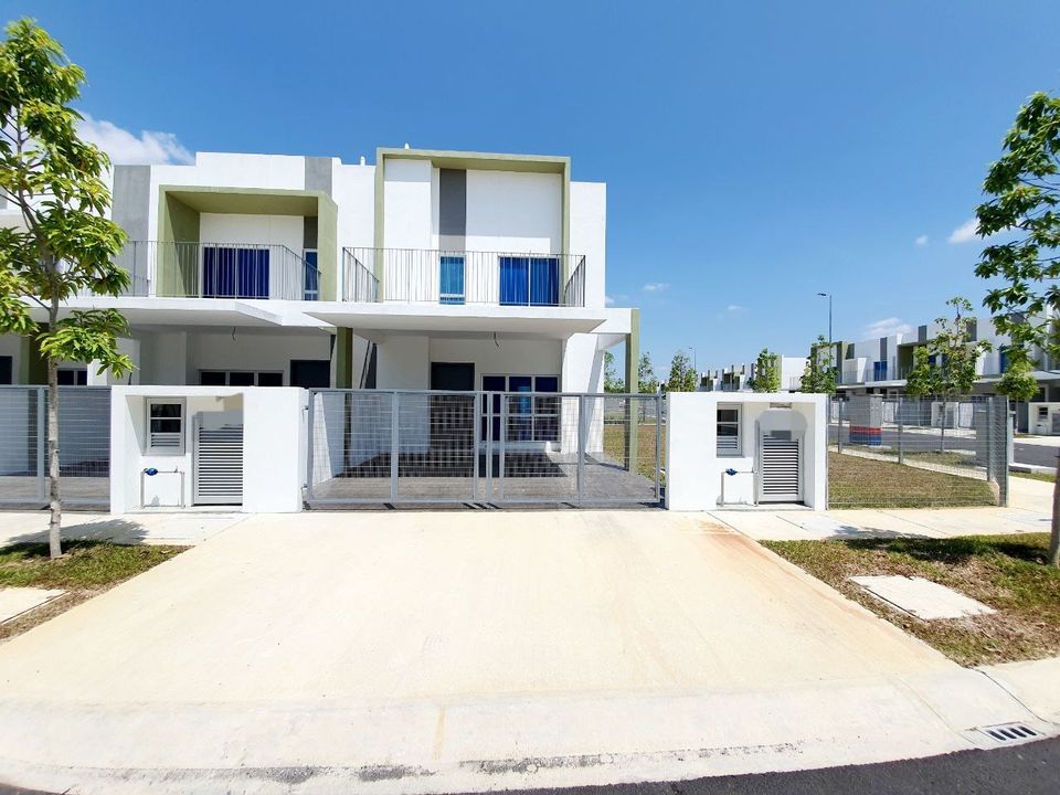 CORNER LOT Double Storey Cybersouth Dengkil - photo 1