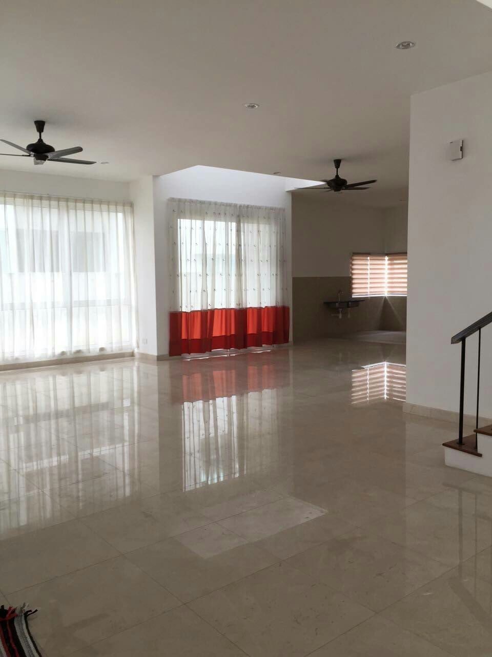 FREEHOLD Three Storey Bungalo Jacaranda Garden - photo 2