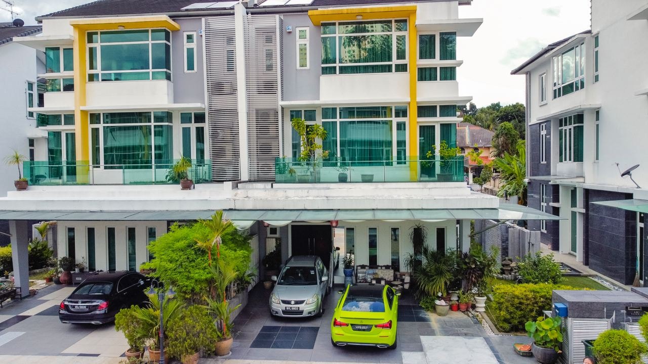 LUXURIOUS Three Storey Semi D Laman Damaisari