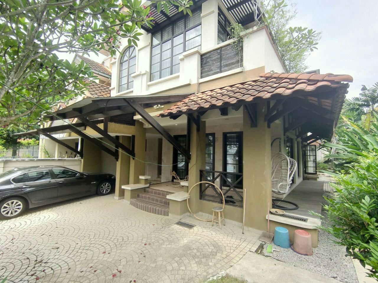 FULLY RENOVATED Double Storey Semi D Oncidium