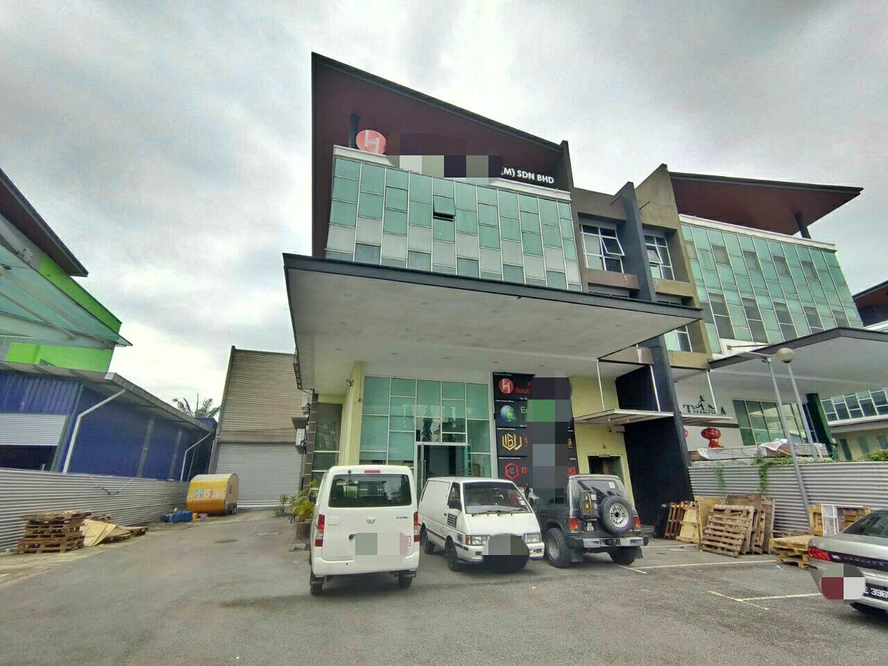 BEST DEAL 3 Storey Semi D Factory in USJ 19 - photo 1