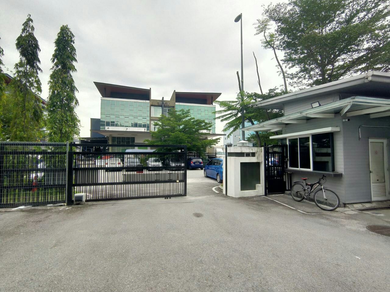 BEST DEAL 3 Storey Semi D Factory in USJ 19 - photo 3