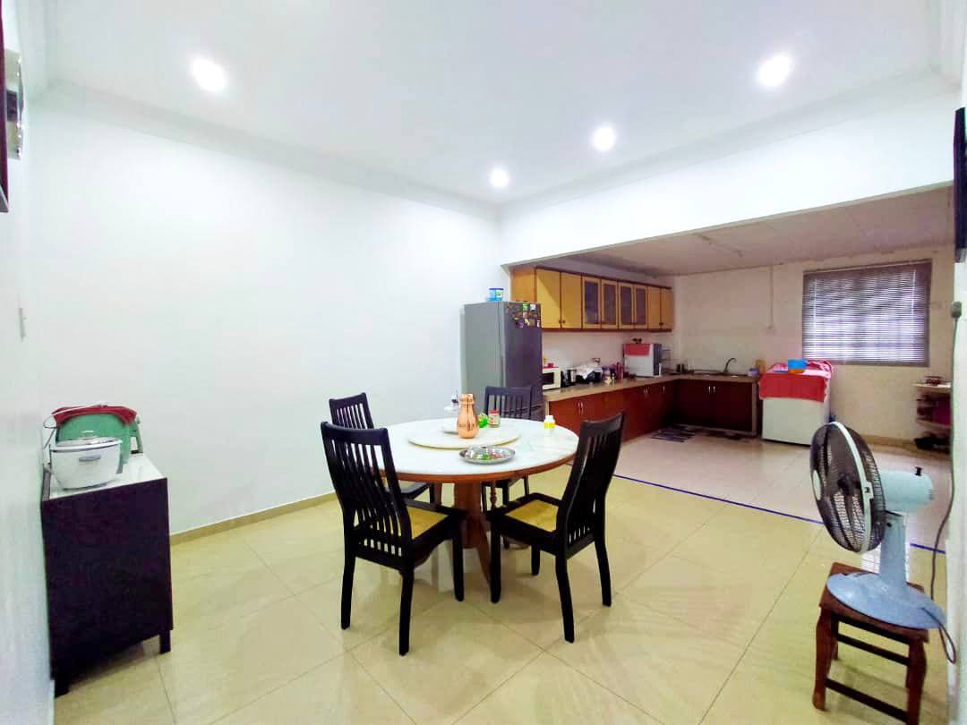 SPACIOUS Double Storey Semi D House Taman Century - photo 4