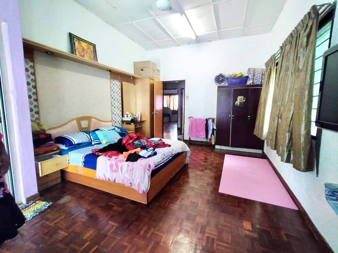 SPACIOUS Double Storey Semi D House Taman Century - photo 6