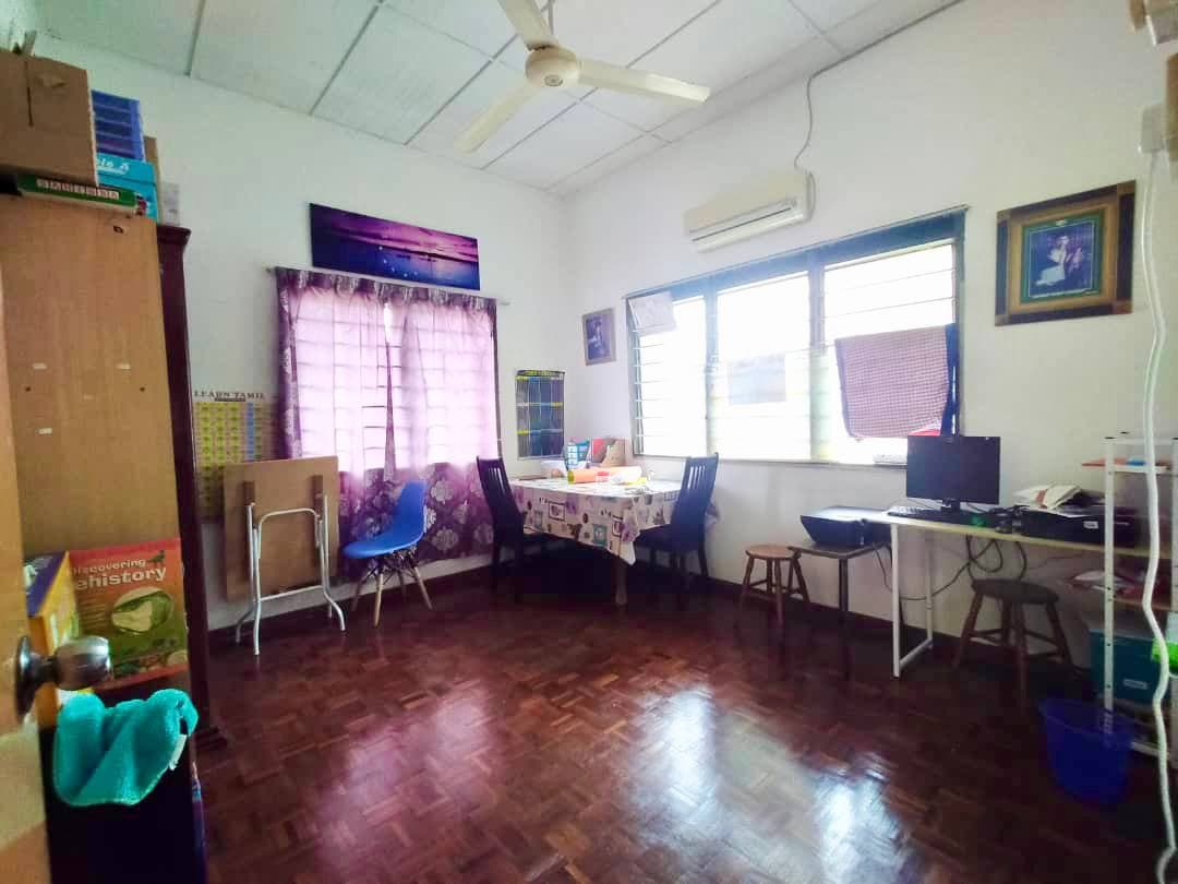 SPACIOUS Double Storey Semi D House Taman Century - photo 7