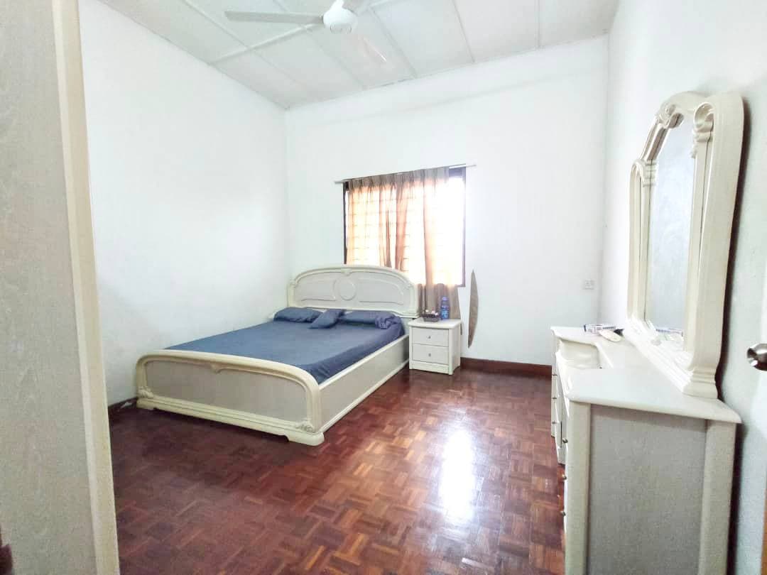 SPACIOUS Double Storey Semi D House Taman Century - photo 8