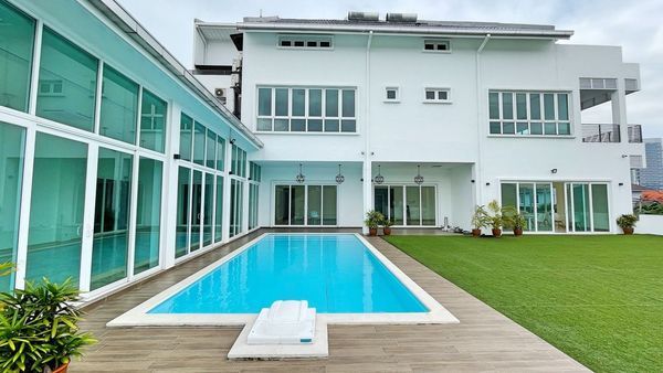 LUXURIOUS 4 Storey Bungalow Sungai Penchala