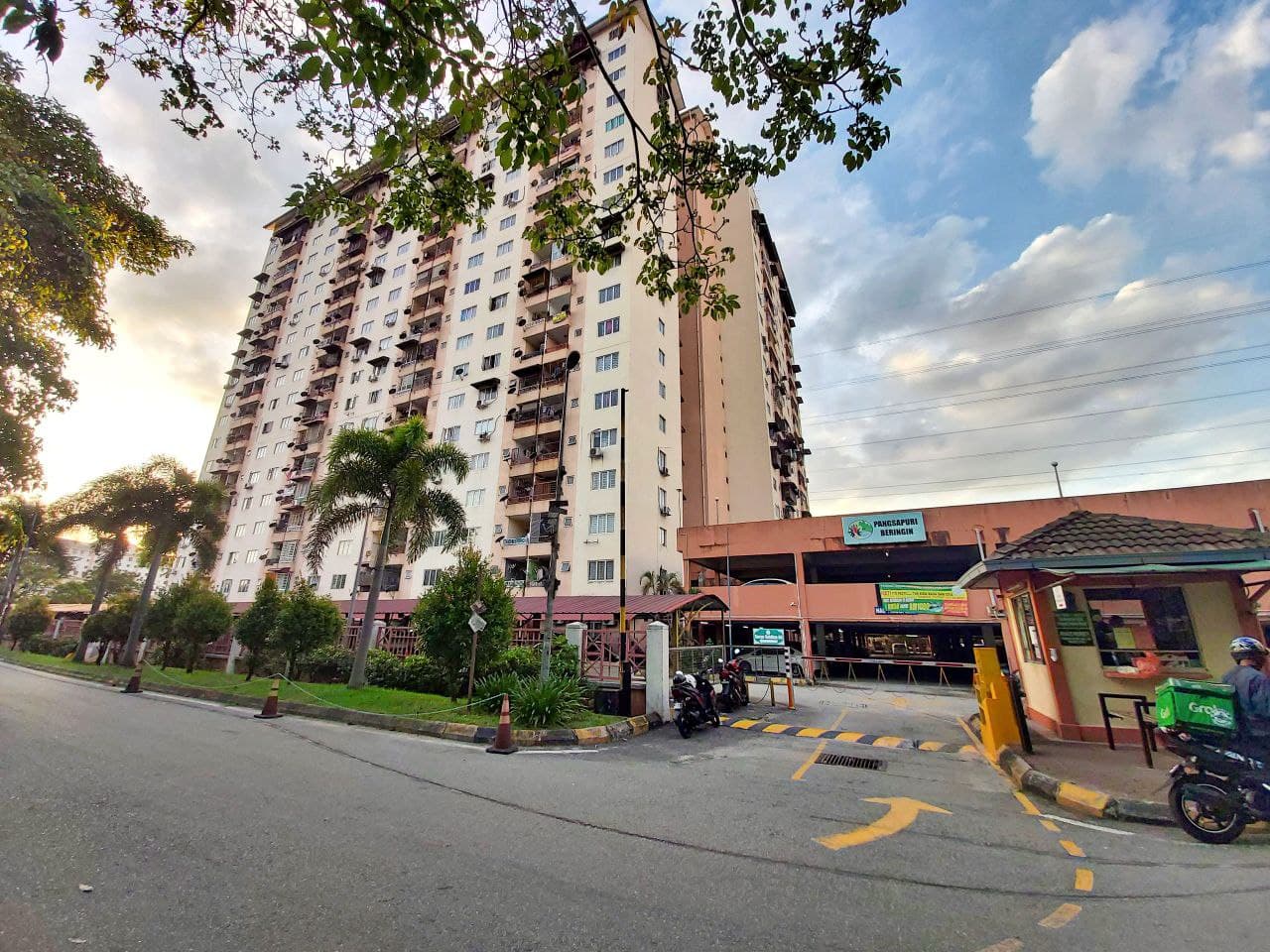 RENOVATED Apartment Beringin Taman Gombak Permai