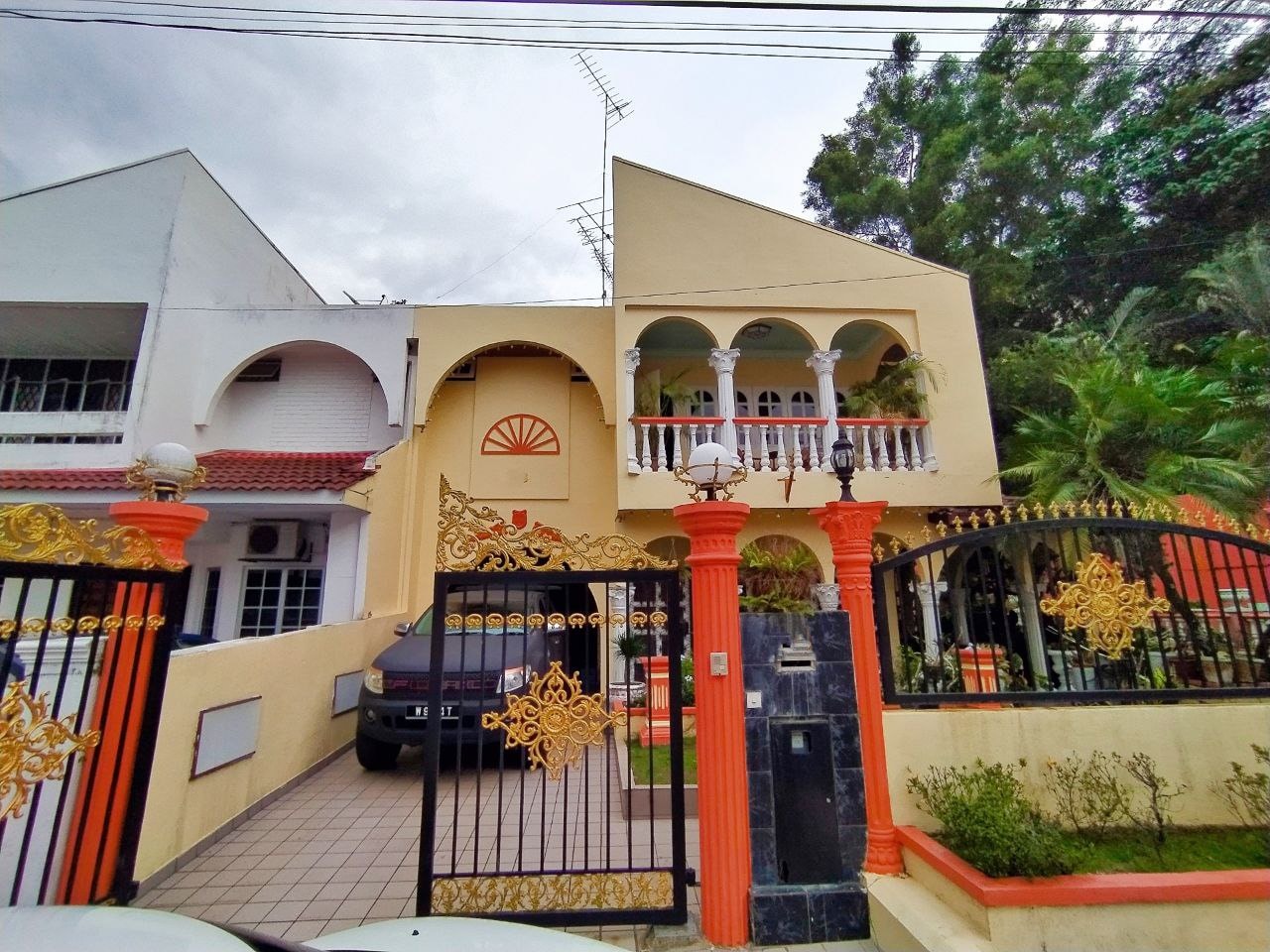CORNER LOT HUGE LAND Semi D Taman Melawati