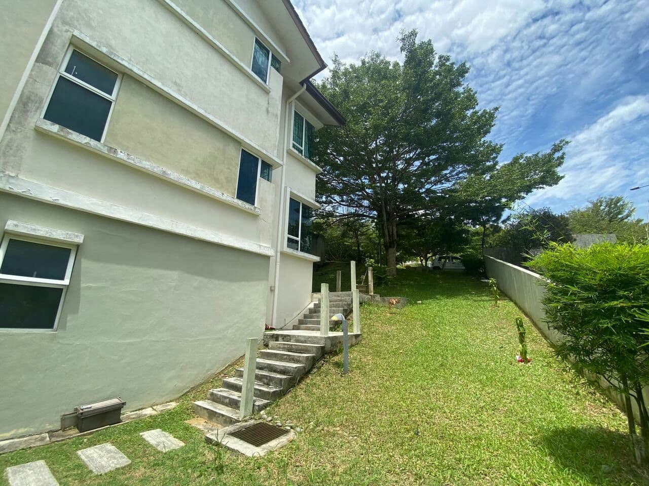 EXTRA LAND Three Storey Bungalow Kayangan Height - photo 2